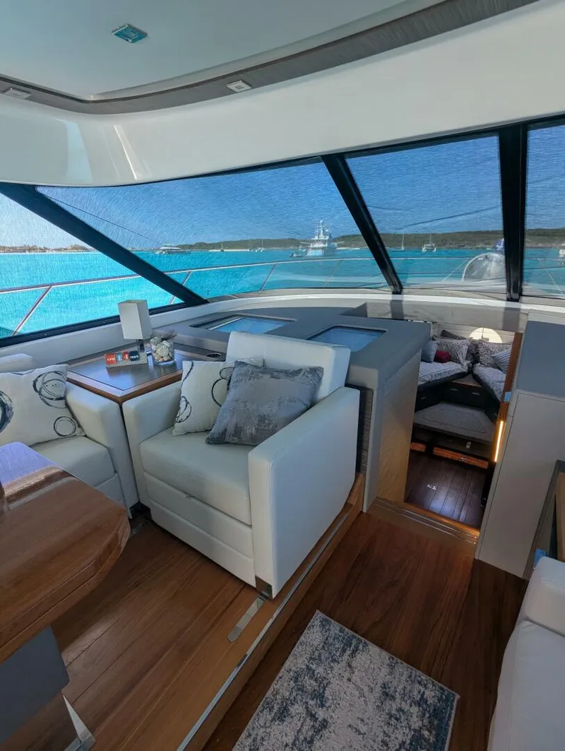 Slide: The Image of Tiara F53 2020 - 5257208