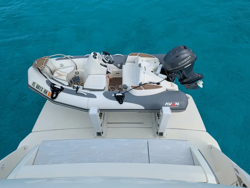 Slide: The Image of Tiara F53 2020 - 5257210