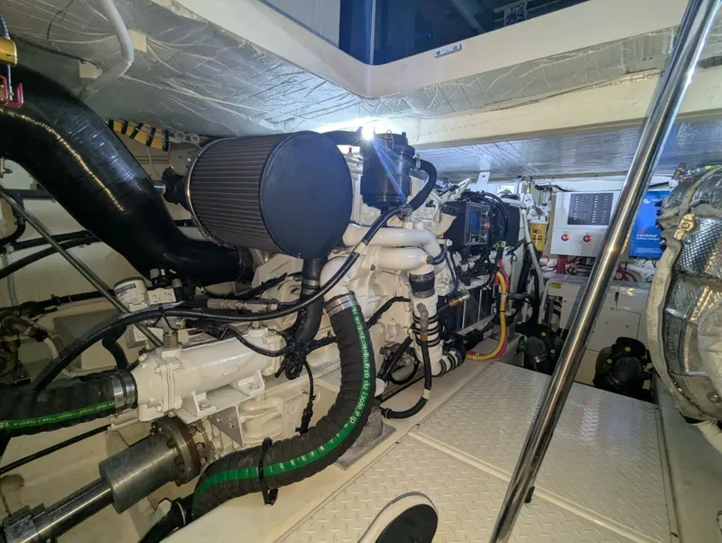 Slide: The Image of Tiara F53 2020 - 5257213