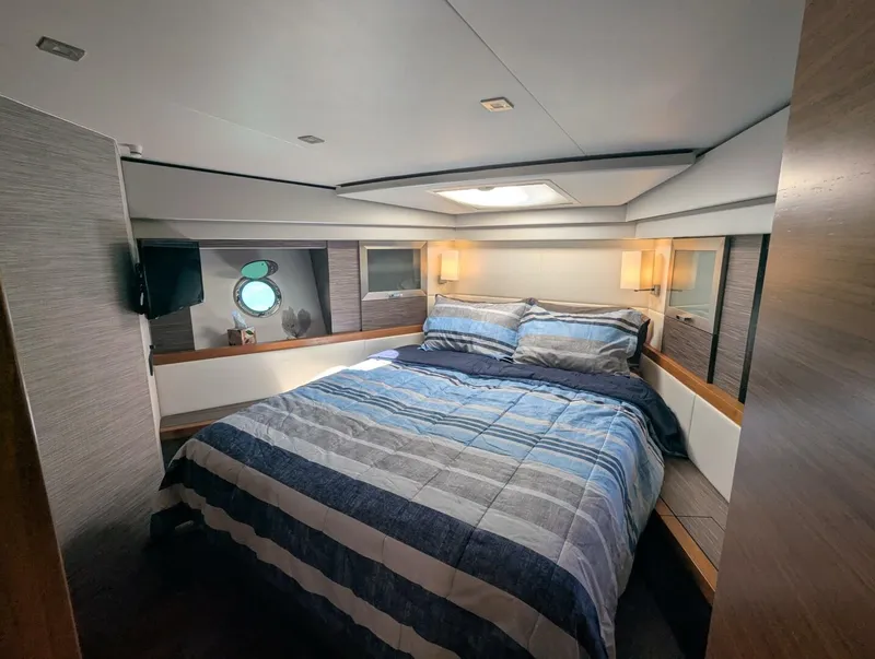 Slide: The Image of Tiara F53 2020 - 5257198