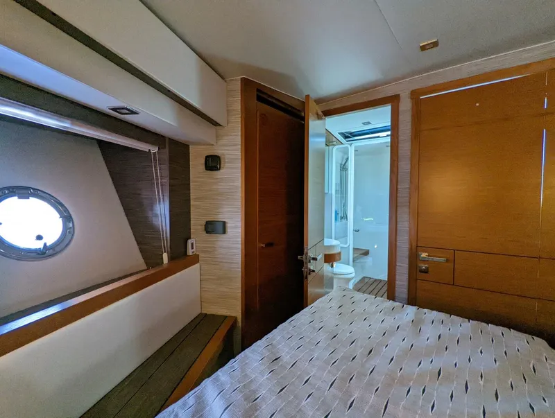 Slide: The Image of Tiara F53 2020 - 5257193