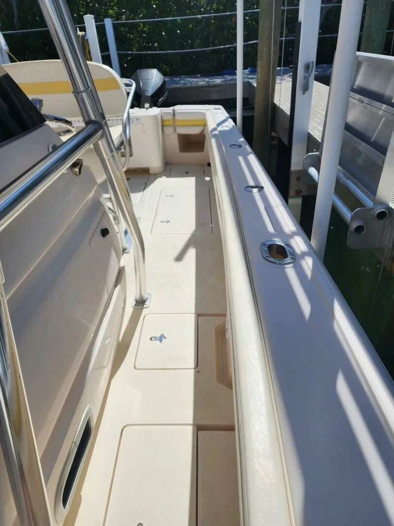 Slide: The Image of Intrepid 323 CC 2009 - 5258070