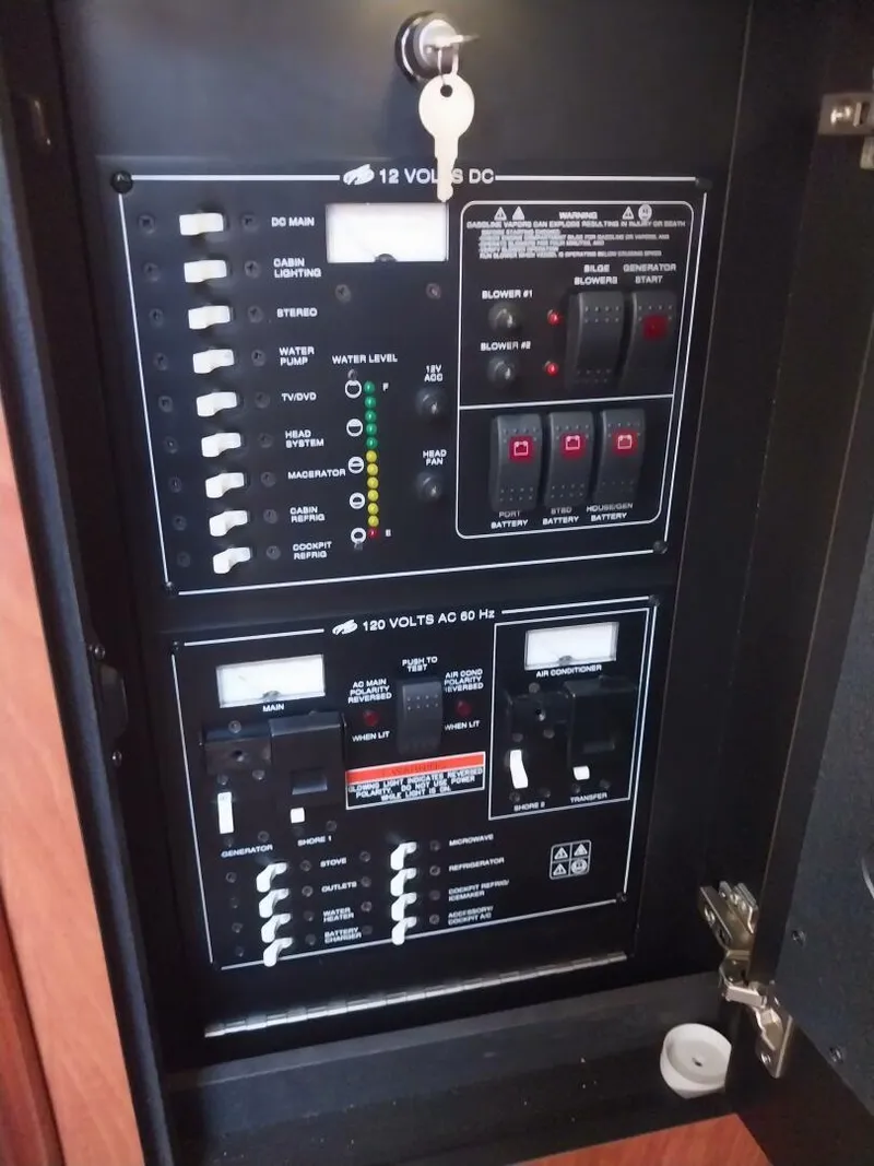 Slide: The Image of Monterey 340 Sport Yacht 2011 - 5258654