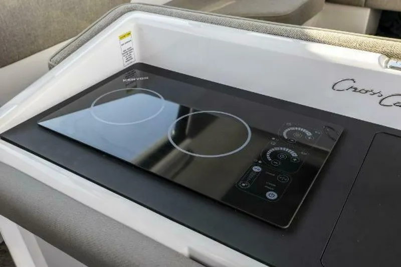 Slide: The Image of Axopar XC Cross Cabin 2025 - 5258585