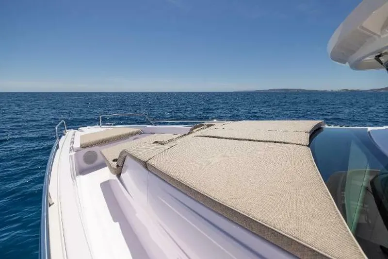 Slide: The Image of Axopar XC Cross Cabin 2025 - 5258586