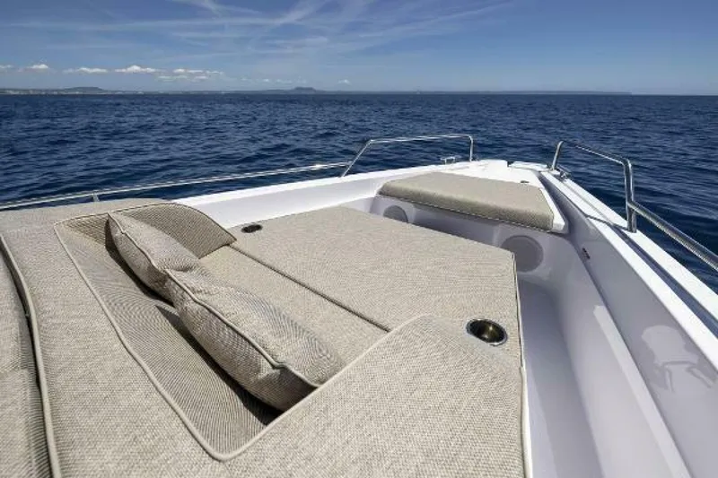 Slide: The Image of Axopar XC Cross Cabin 2025 - 5258587