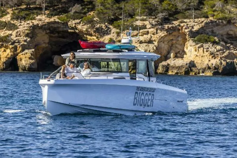 Slide: The Image of Axopar XC Cross Cabin 2025 - 5258577