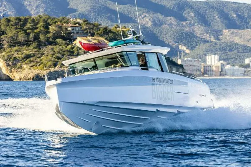 Slide: The Image of Axopar XC Cross Cabin 2025 - 5258578