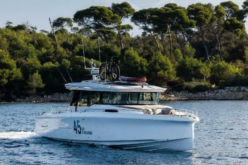 Slide: The Image of Axopar XC Cross Cabin 2025 - 5258581