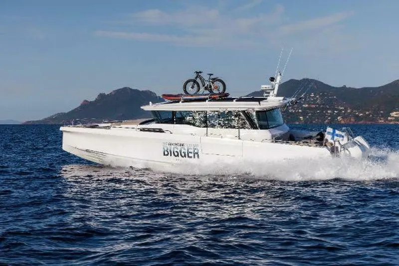 Slide: The Image of Axopar XC Cross Cabin 2025 - 5258582