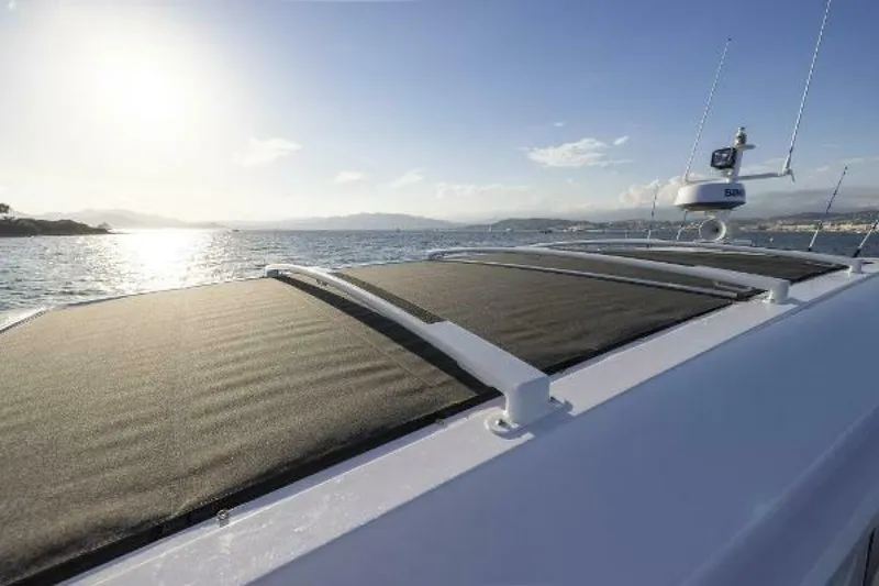 Slide: The Image of Axopar XC Cross Cabin 2025 - 5258583