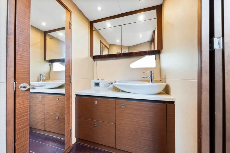 Slide: The Image of Sea Ray 510 Sundancer 2016 - 5821503