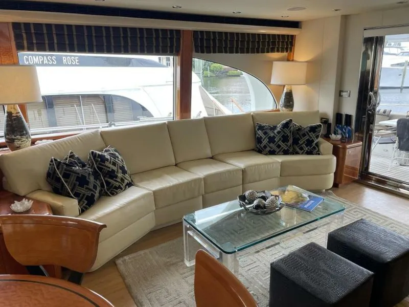 Slide: The Image of Salon to Stbd.                - 5259080