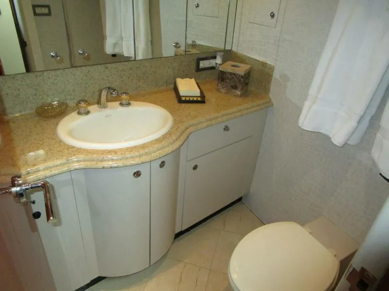 Slide: The Image of Forward Guest Head     - 5259110