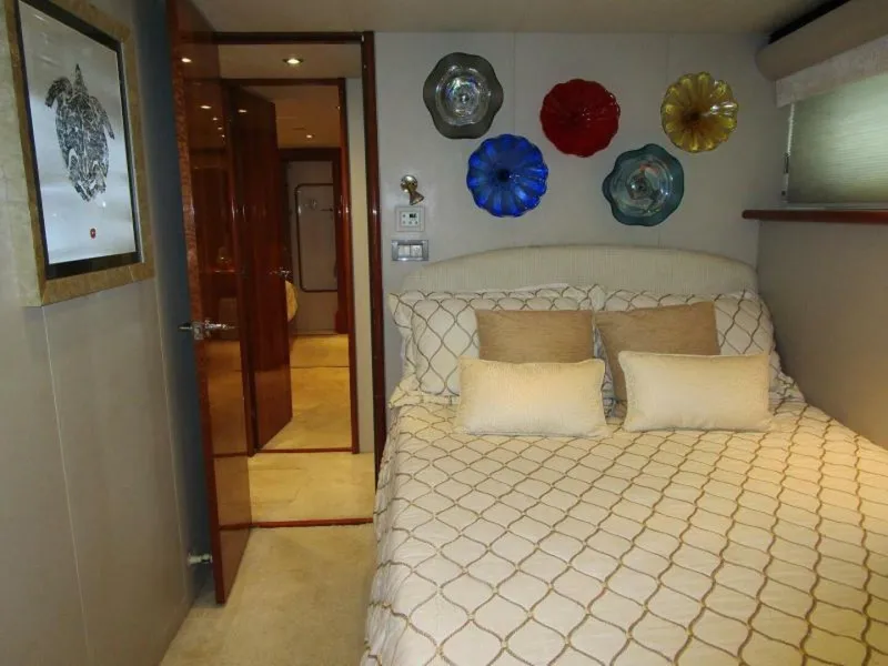 Slide: The Image of Port Double Cabin     - 5259129