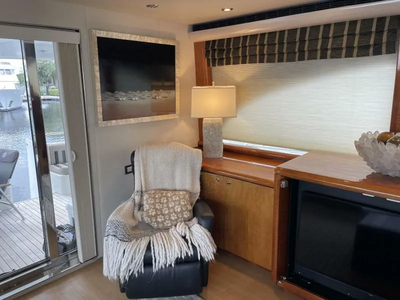 Slide: The Image of Salon to Port     - 5259083