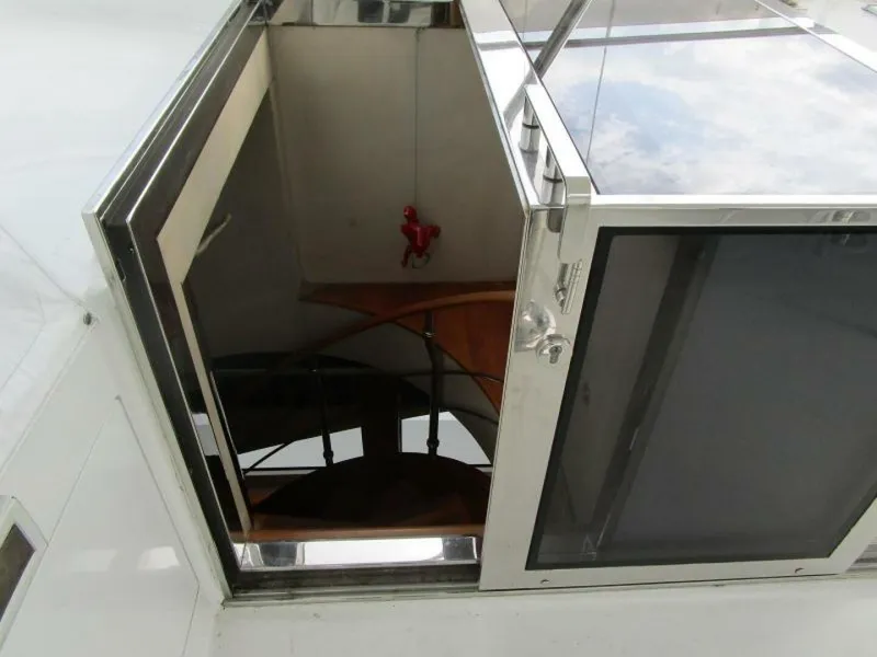 Slide: The Image of Flybridge Access Hatch     - 5259156