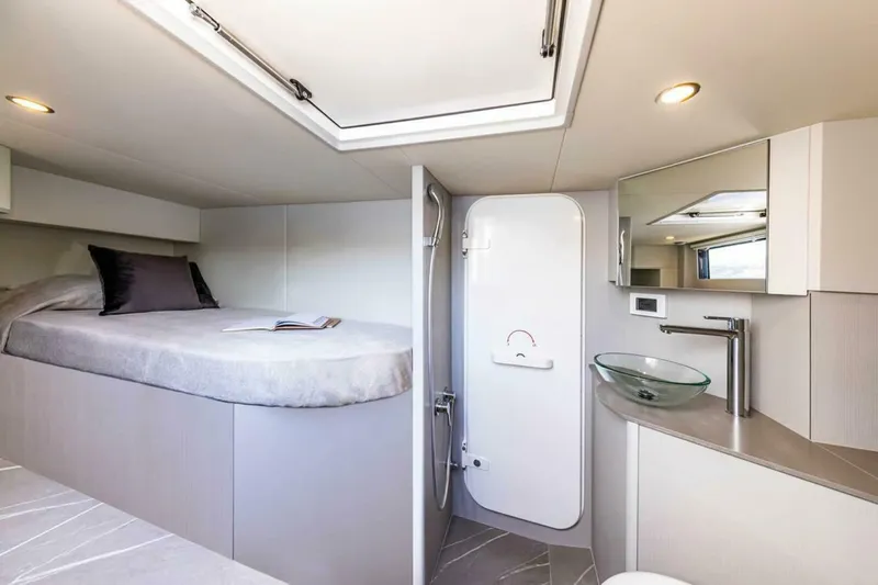 Slide: The Image of Absolute Navetta 53 2025 - 5263990