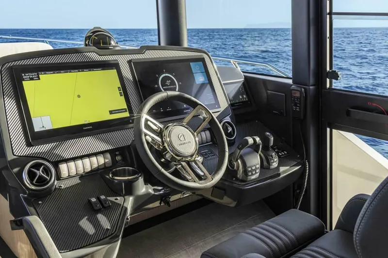 Slide: The Image of Absolute Navetta 53 2025 - 5263977