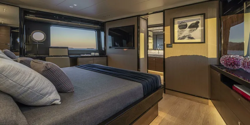 Slide: The Image of Absolute Navetta 75 2027 - 5264013