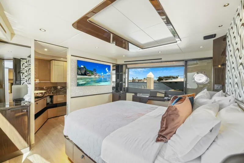 Slide: The Image of Absolute 60 Fly 2025 - 5264290