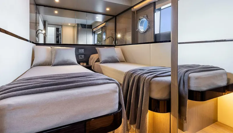 Slide: The Image of Absolute 60 Fly 2025 - 5264331