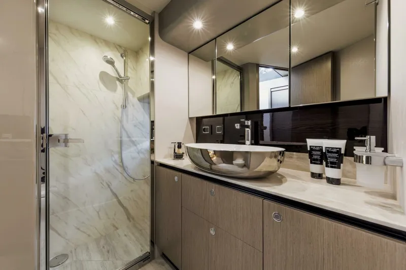 Slide: The Image of Absolute Navetta 48 2025 - 5264591