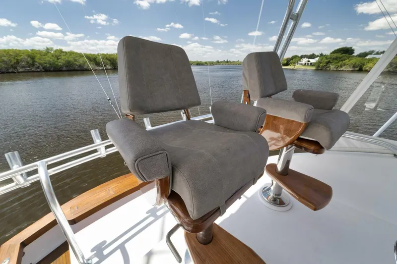 Slide: The Image of 2006 B&D 60 Custom Carolina- Helm - 5286497