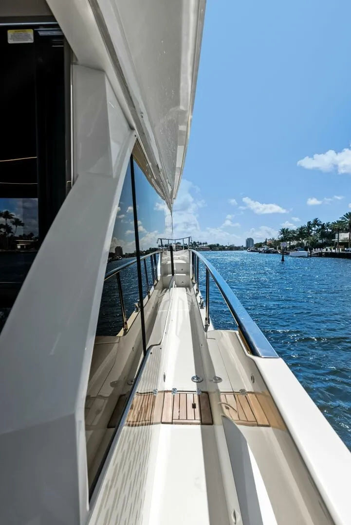 Slide: The Image of Absolute 52 Fly 2023 - 5262693