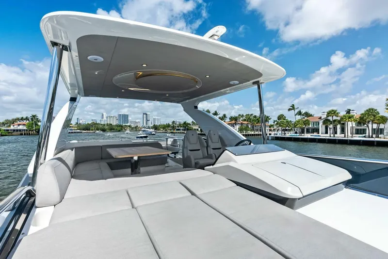 Slide: The Image of Absolute 52 Fly 2023 - 5262707