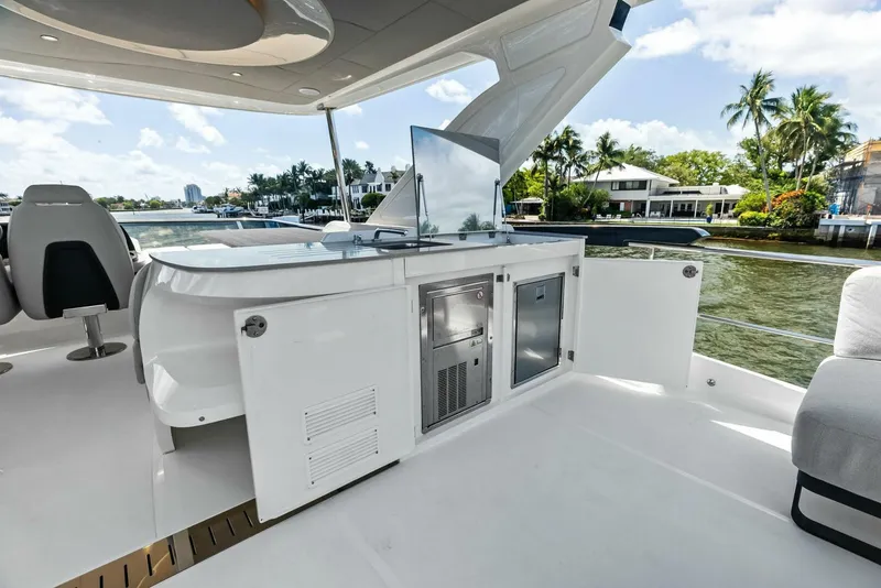 Slide: The Image of Absolute 52 Fly 2023 - 5262711