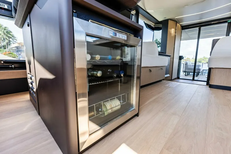 Slide: The Image of Absolute 52 Fly 2023 - 5262725