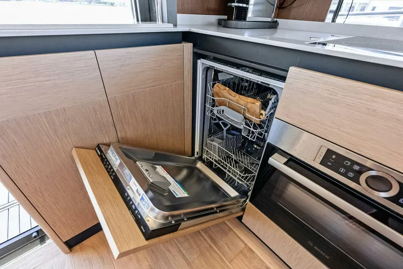 Slide: The Image of Absolute 52 Fly 2023 - 5262732