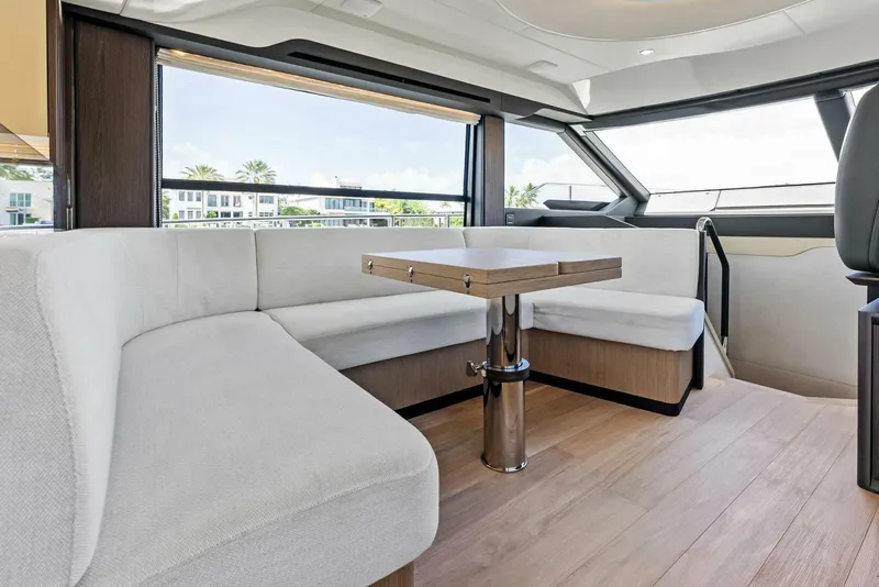 Slide: The Image of Absolute 52 Fly 2023 - 5262734