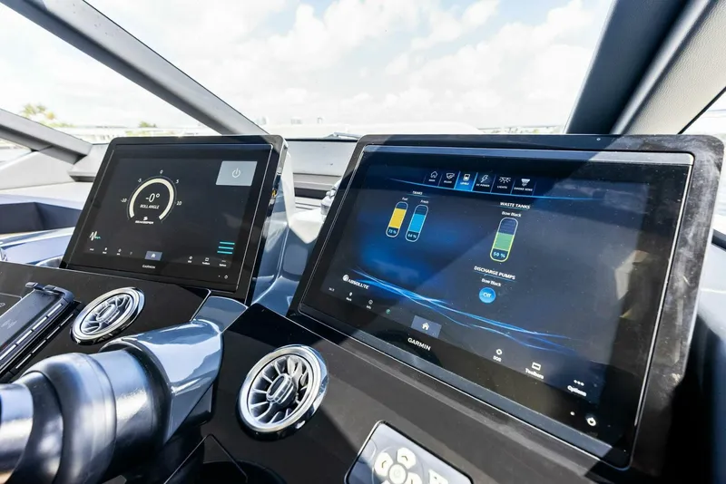 Slide: The Image of Absolute 52 Fly 2023 - 5262747