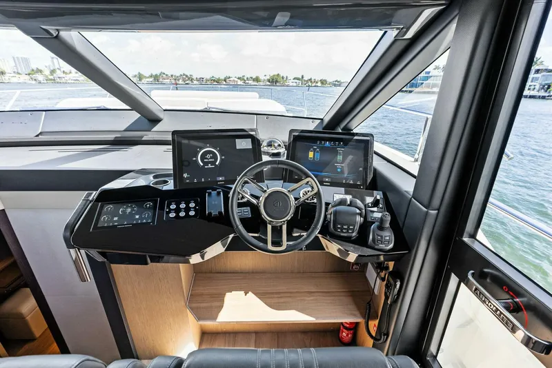 Slide: The Image of Absolute 52 Fly 2023 - 5262749