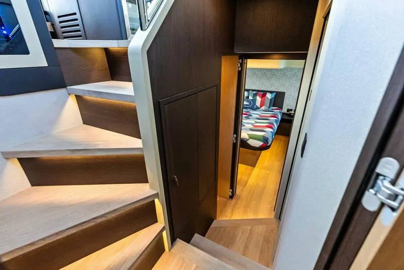 Slide: The Image of Absolute 52 Fly 2023 - 5262752