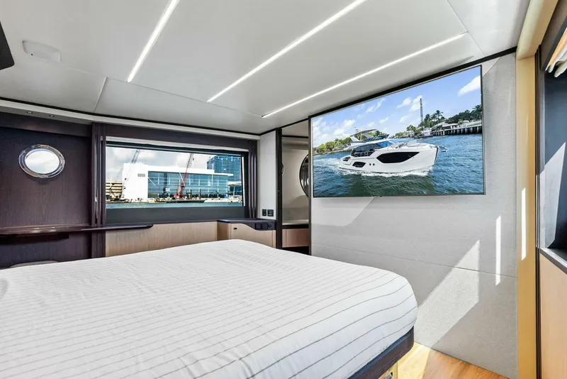 Slide: The Image of Absolute 52 Fly 2023 - 5262756