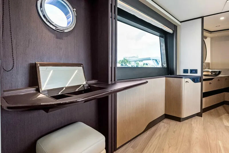 Slide: The Image of Absolute 52 Fly 2023 - 5262757