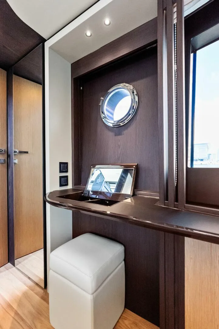 Slide: The Image of Absolute 52 Fly 2023 - 5262758