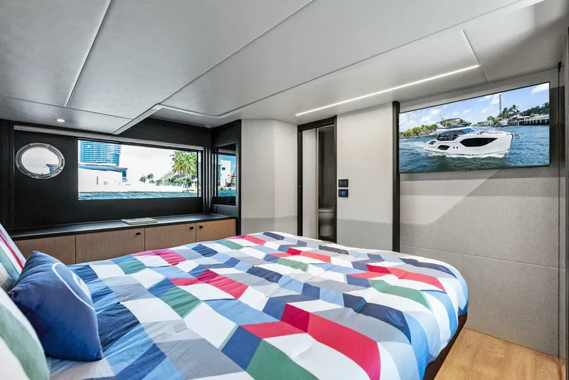 Slide: The Image of Absolute 52 Fly 2023 - 5262761