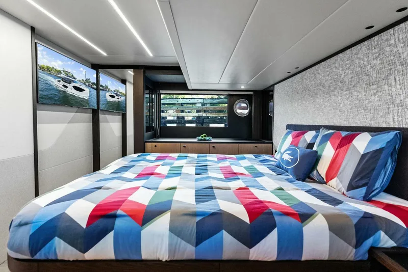 Slide: The Image of Absolute 52 Fly 2023 - 5262762