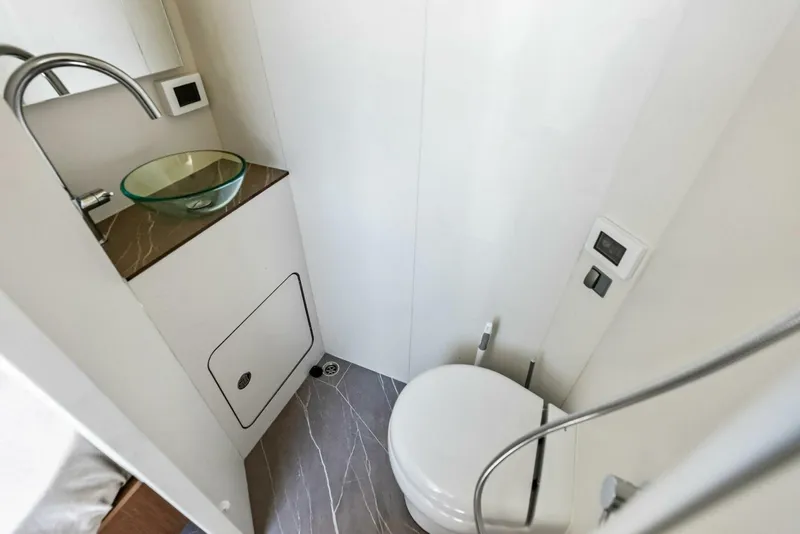 Slide: The Image of Absolute 52 Fly 2023 - 5262771