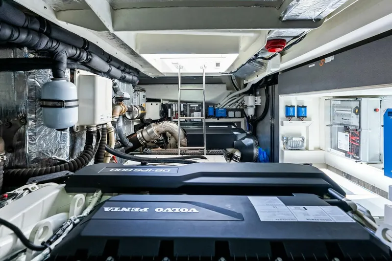 Slide: The Image of Absolute 52 Fly 2023 - 5262773