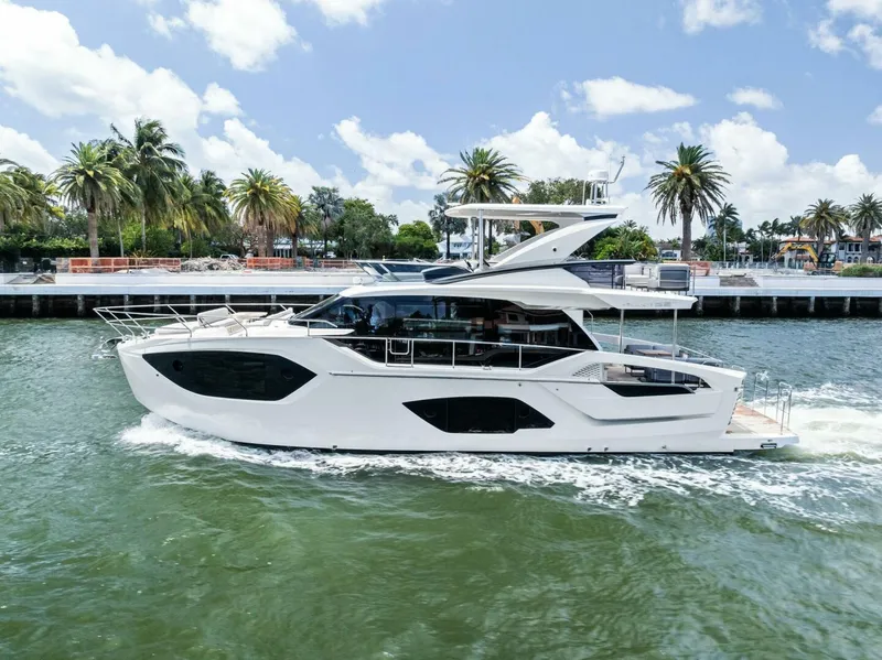 Slide: The Image of Absolute 52 Fly 2023 - 5262668