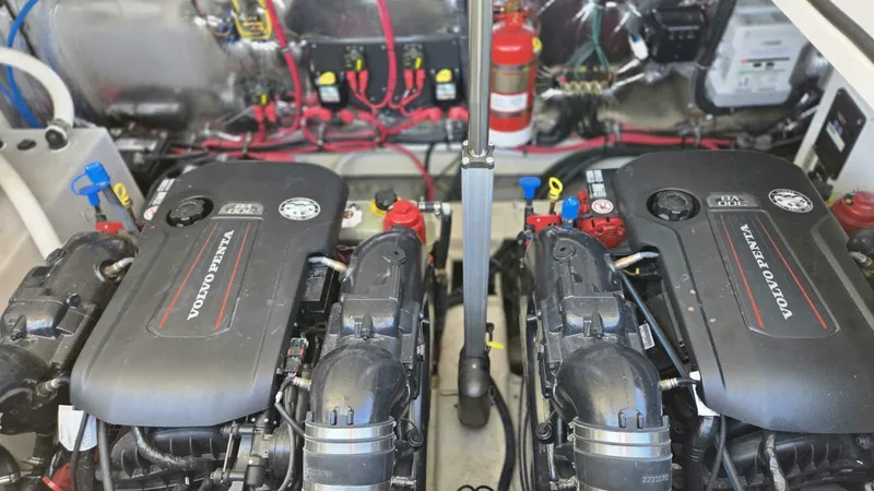 Slide: The Image of Regal 32 Express 2017 - 5261858