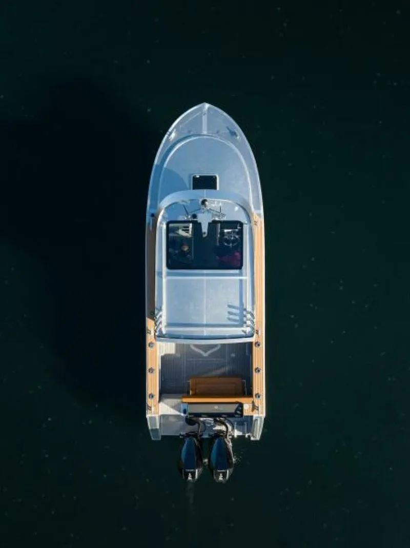 Slide: The Image of Storm (Enclosed) Bow - 5262394