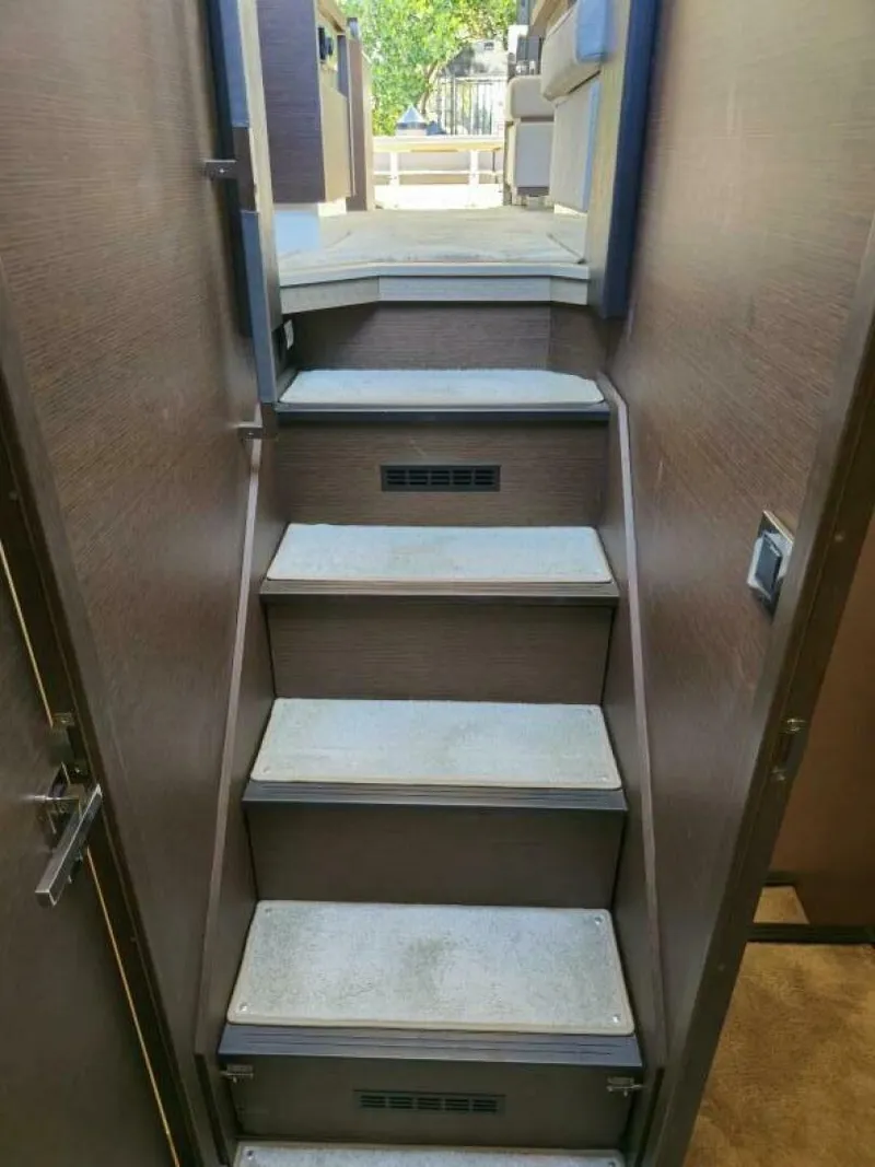 Slide: The Image of Prestige 460 2018 - 5263056