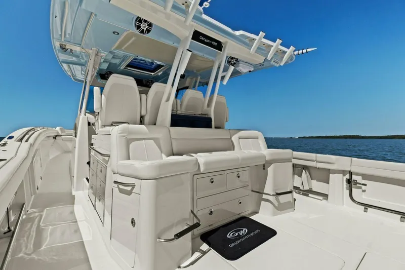 Slide: The Image of Grady White - Helm 2023 45 - Grady White - 5265618