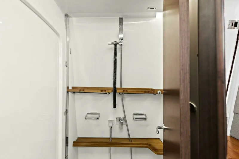 Slide: The Image of Grady White - Shower 2023 45 - Grady White - 7653569